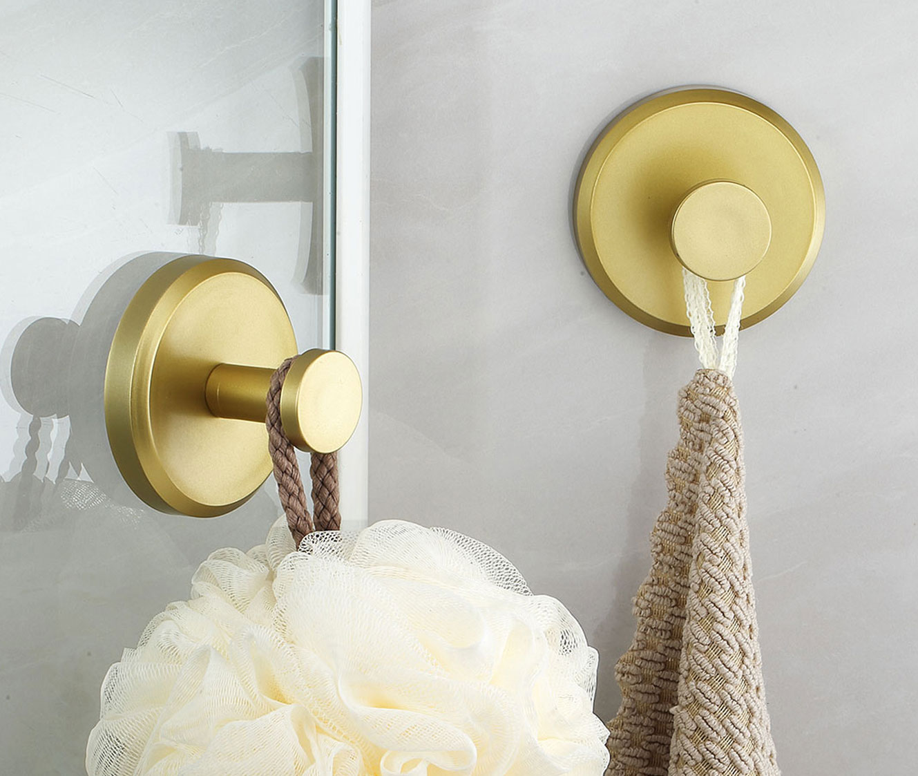 6 Small Hooks to Consider for Efficient Home Organization